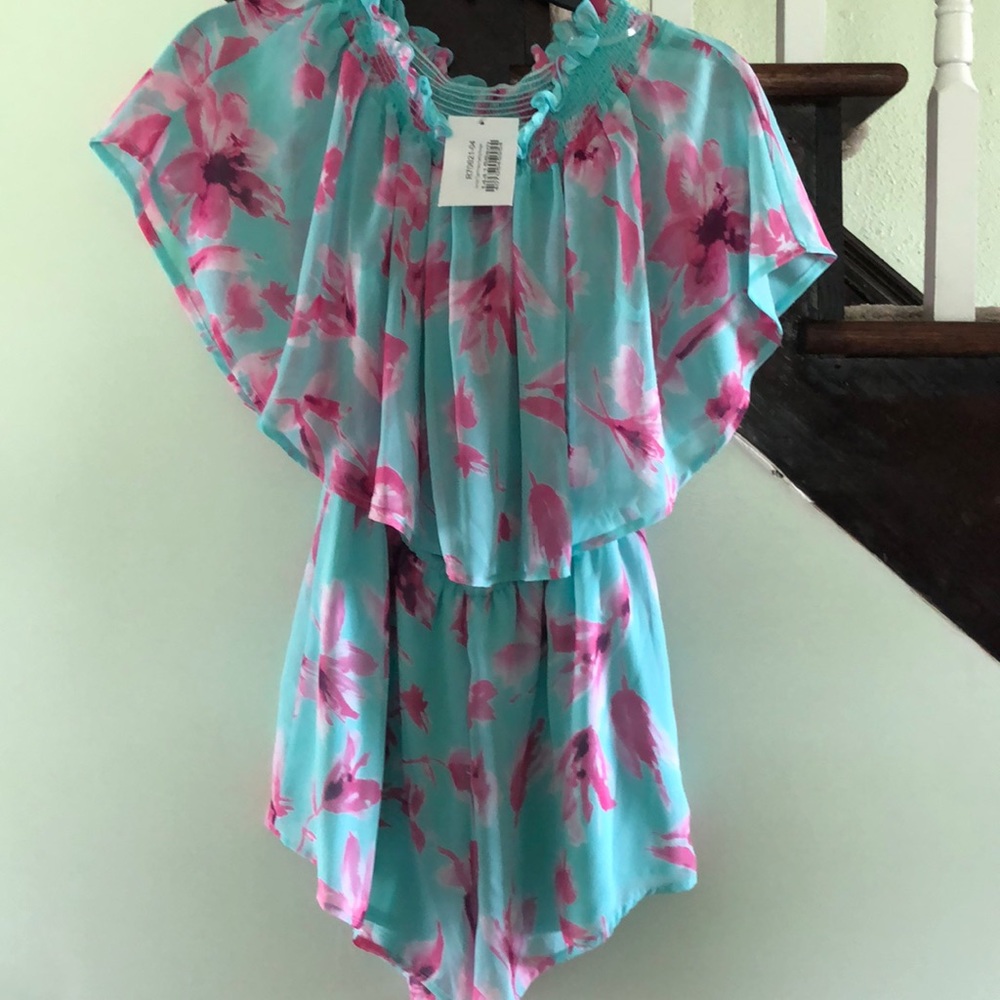Pink lily woman’s romper size small